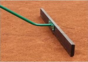 Postup při úklidu kurtu - hrablo n